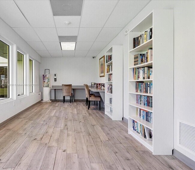 Building Photo - 2771 Taft St