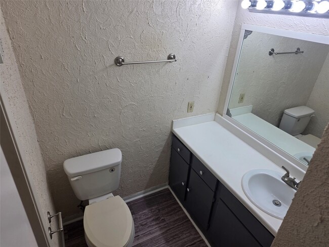 Building Photo - 3025 Walnut Bend Ln