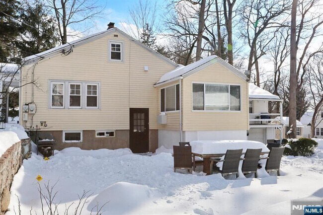 Building Photo - 2 Maysenger Rd