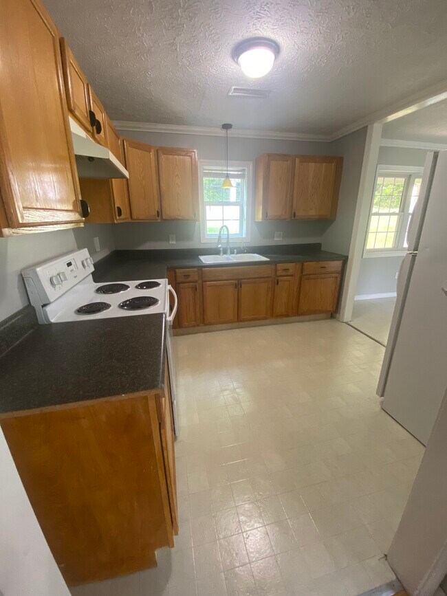 Kitchen - 776 Valley Dr