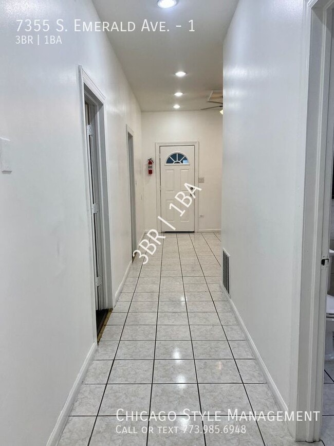 Building Photo - Generous Living Space