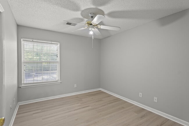 Building Photo - 2113 Sanderling Dr