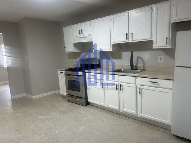 Building Photo - Just Listed in Union Square
