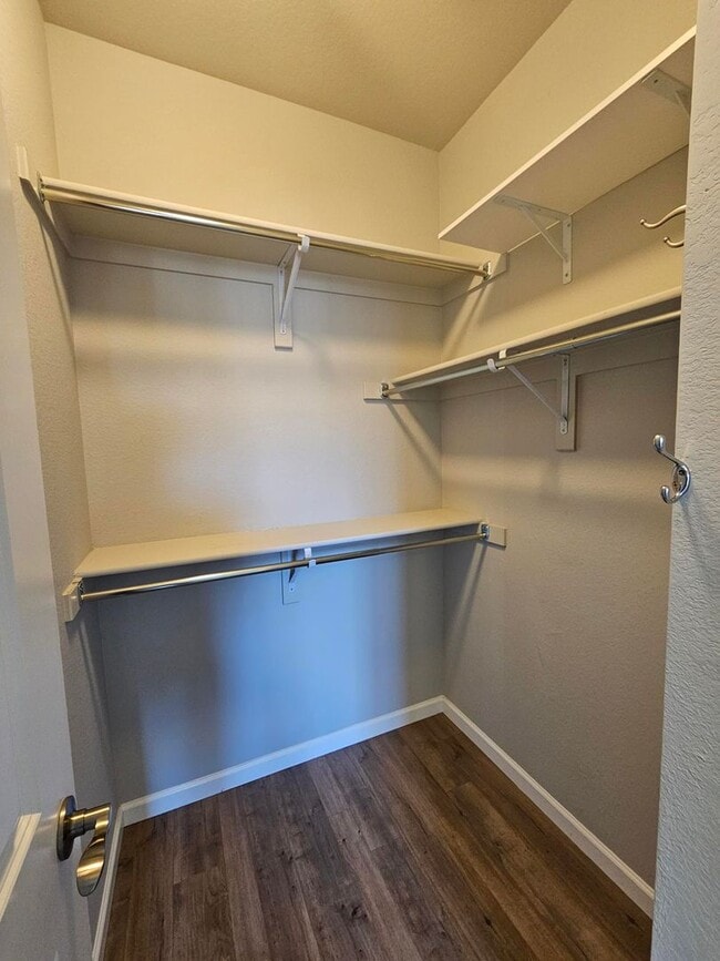 Building Photo - Contemporary townhome in Great Location