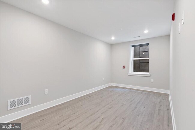 Building Photo - 408 N Front St