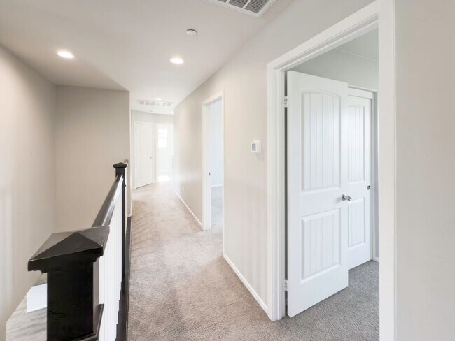 Building Photo - Beautiful 2 Story 5 Bedroom SOLAR Home + L...