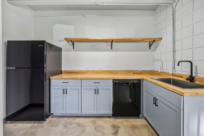 Building Photo - 415 S Weber St