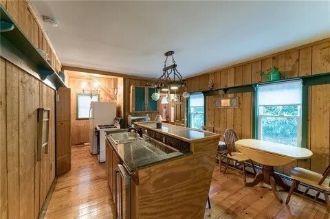 Building Photo - 29 Eton Ave