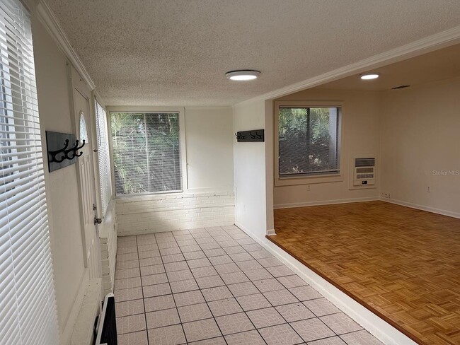 Building Photo - 424 Wildwood Way