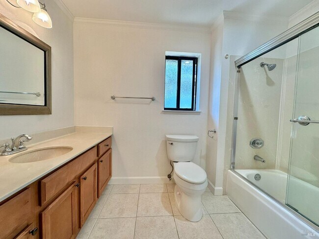 Building Photo - 768 Rose Dr