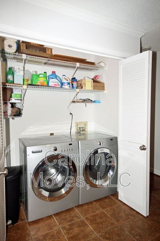 Building Photo - 6 Briton Ct