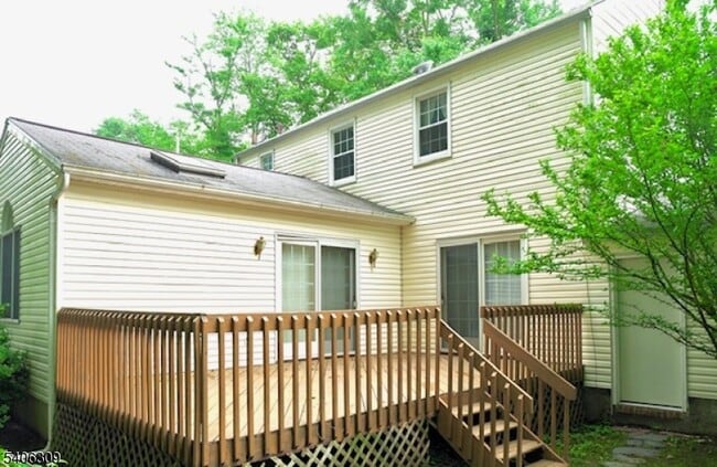 Building Photo - 17 Wellington Rd