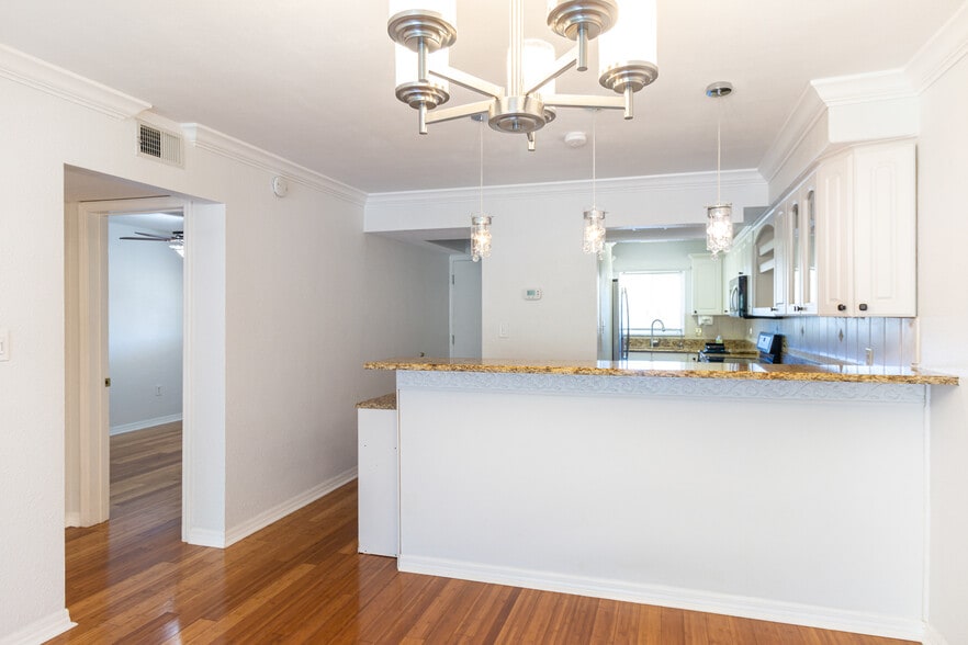 Bar Height Countertop - 4550 Overlook Dr NE