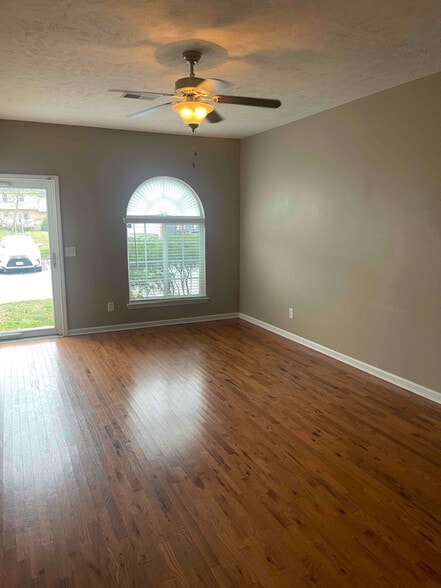 Building Photo - 827 Spence Enclave Ln