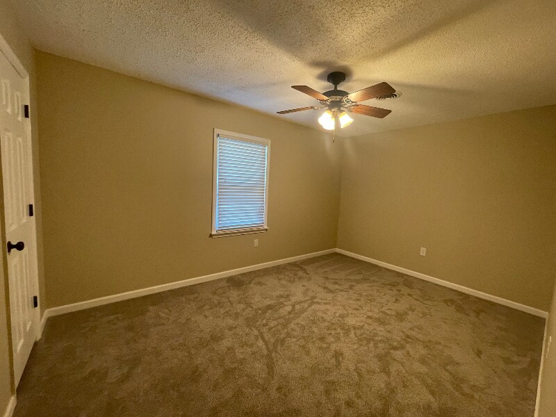 Building Photo - 103 Rocky Dr