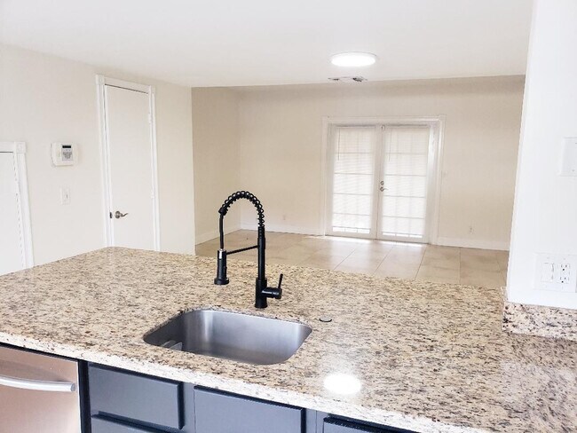 Building Photo - 89 SW 3rd St