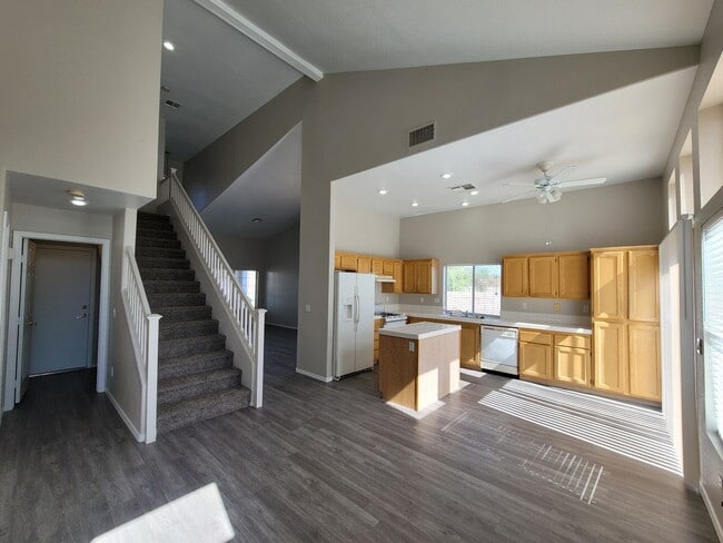 Building Photo - Beautiful 4 Bedroom Home in Green Valley