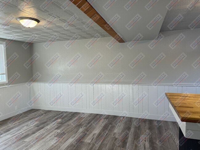 Building Photo - Property Agent Owned