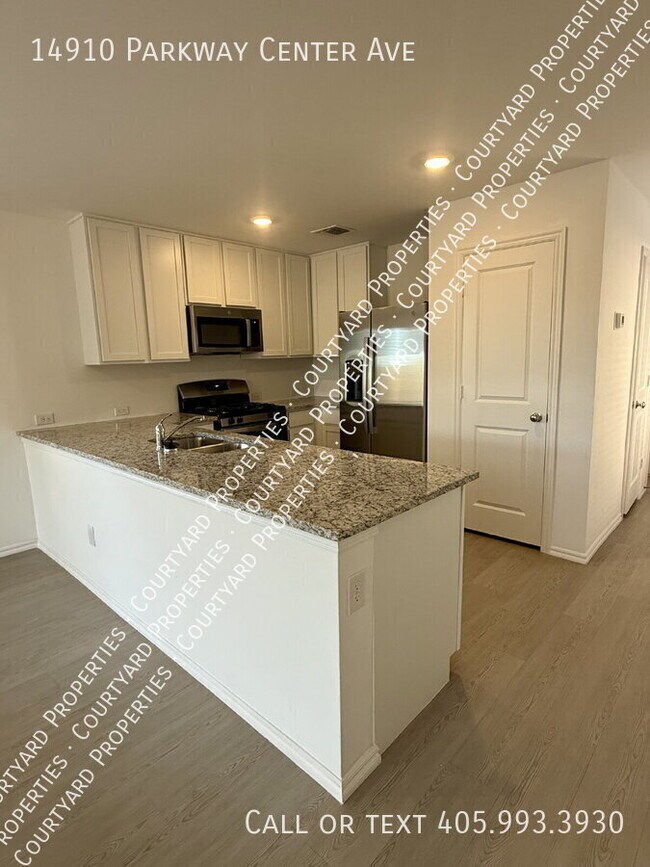 Building Photo - 14910 Parkway Center Ave