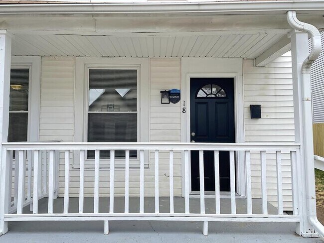 Building Photo - 18 Iowa St