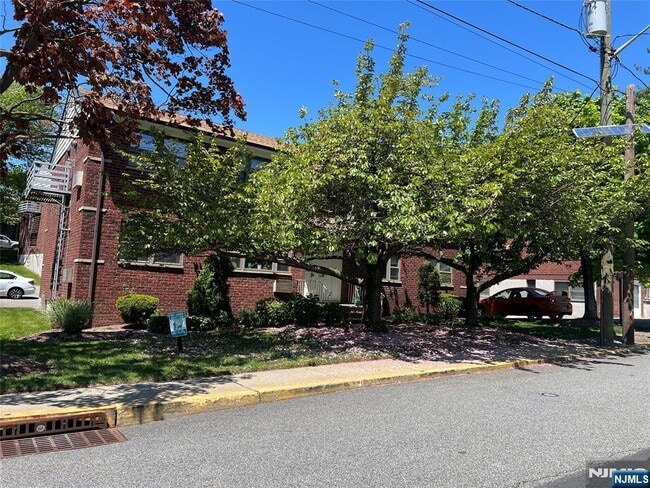 Building Photo - 2401 6th St
