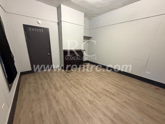 Building Photo - 612 Wayne-