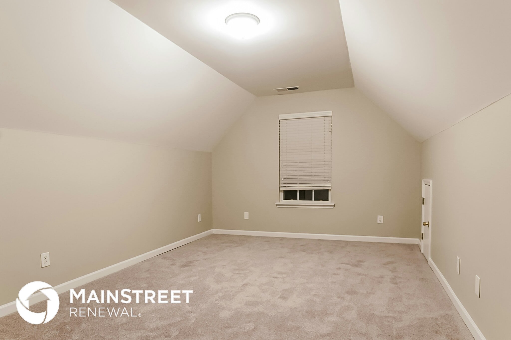 Building Photo - 1910 Oakbluff Way SW