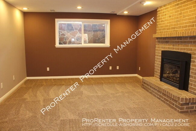 Building Photo - 1530 E Heather Cir
