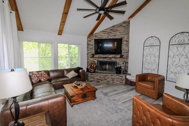 Building Photo - 43063 Goldmine Woods Ln