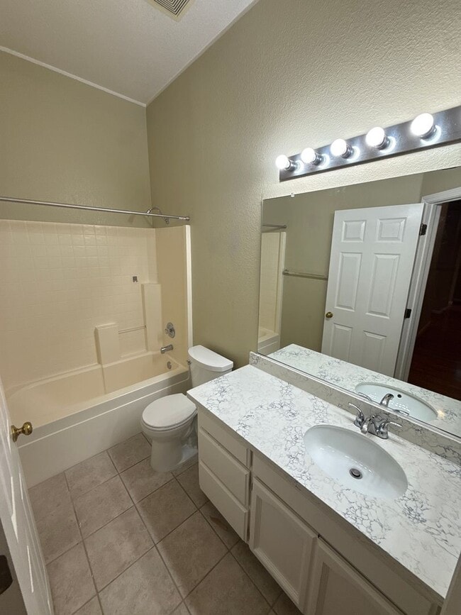 Building Photo - 3 BR, 2 Ba, 1451 SF, Single Story - - Tenatn Pay $175 monthly for WS&G