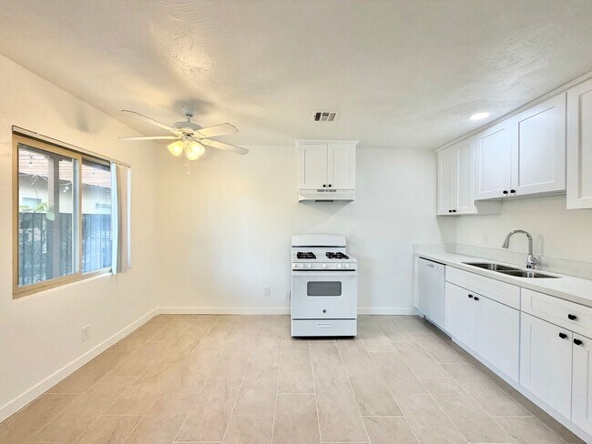 Building Photo - 579 Highland Dr