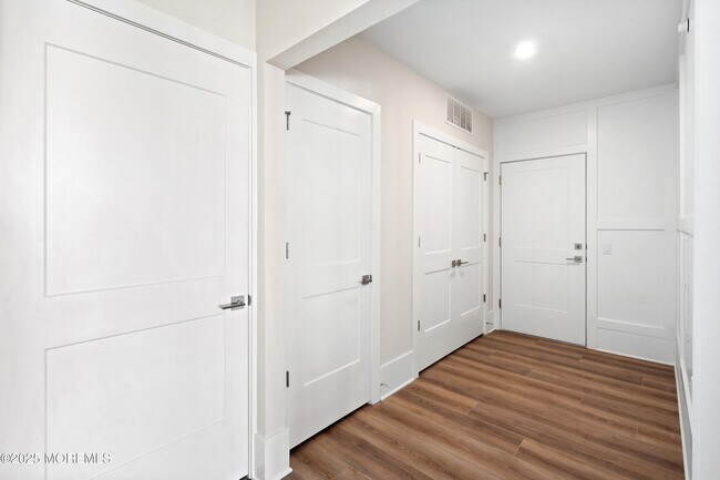 Building Photo - 215 2nd Ave