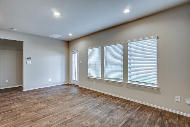 Building Photo - 21323 Pne Ml Dr