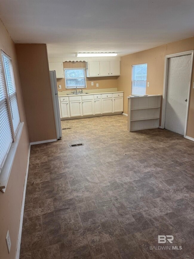 Building Photo - 20370 US-90