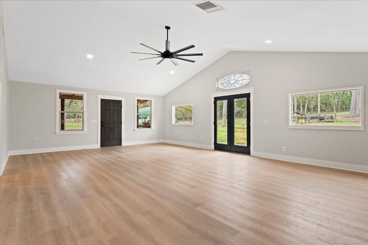 Building Photo - 533 Pine Canyon Dr