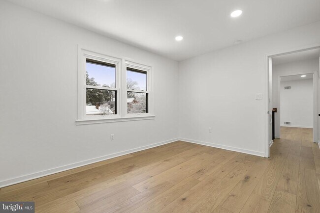 Building Photo - 2339 N Powhatan St