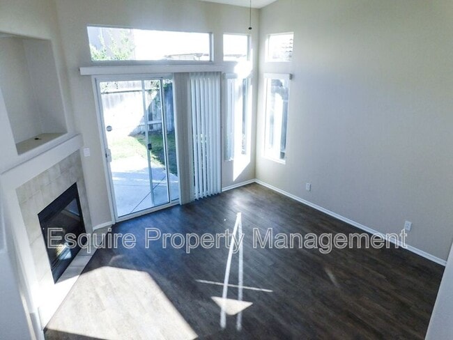 Building Photo - 435 Paseo Del Valle