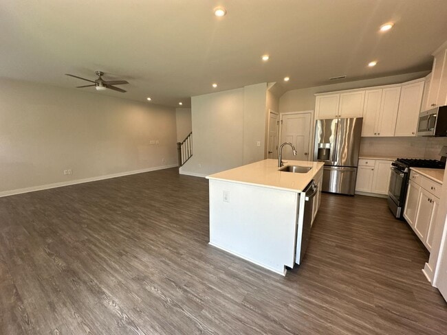 Building Photo - 145 Beacon Dr