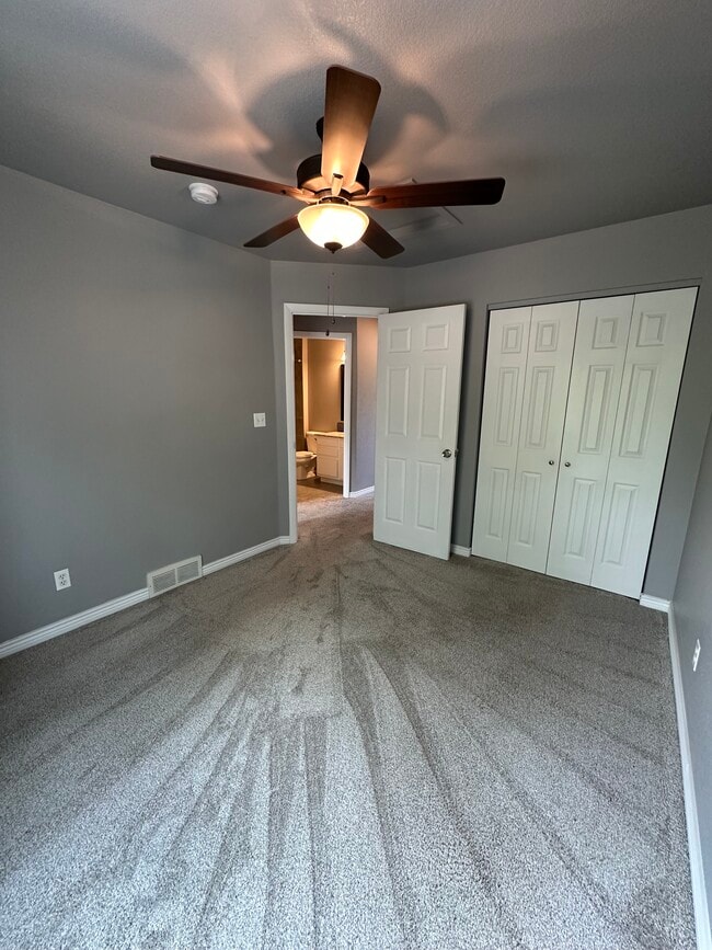 Building Photo - 305 E 41st Ct