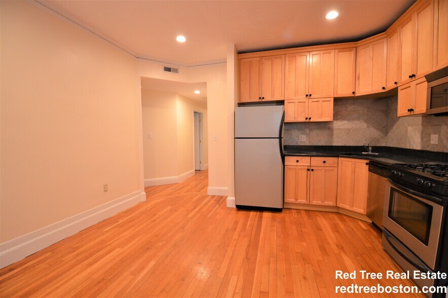 Building Photo - 191 Winthrop Rd