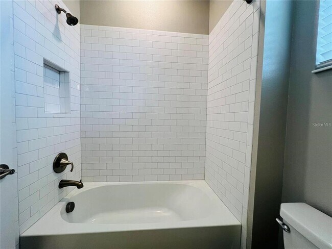 Building Photo - 4567 Tivoli Dr