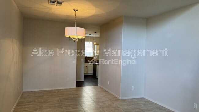 Building Photo - 491 W Ebony Way
