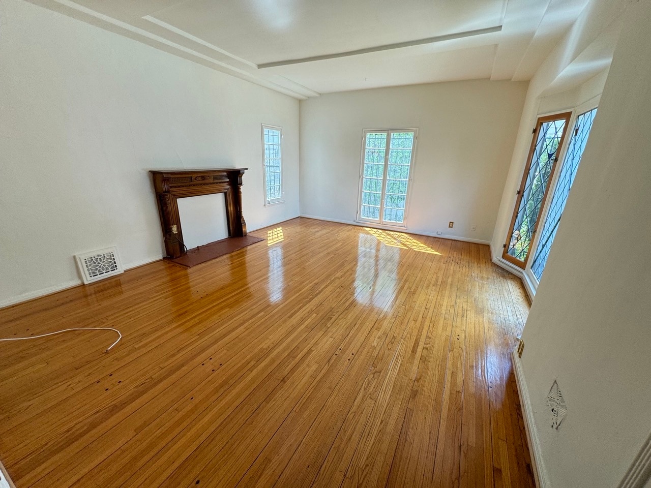 Building Photo - 422 S Detroit St