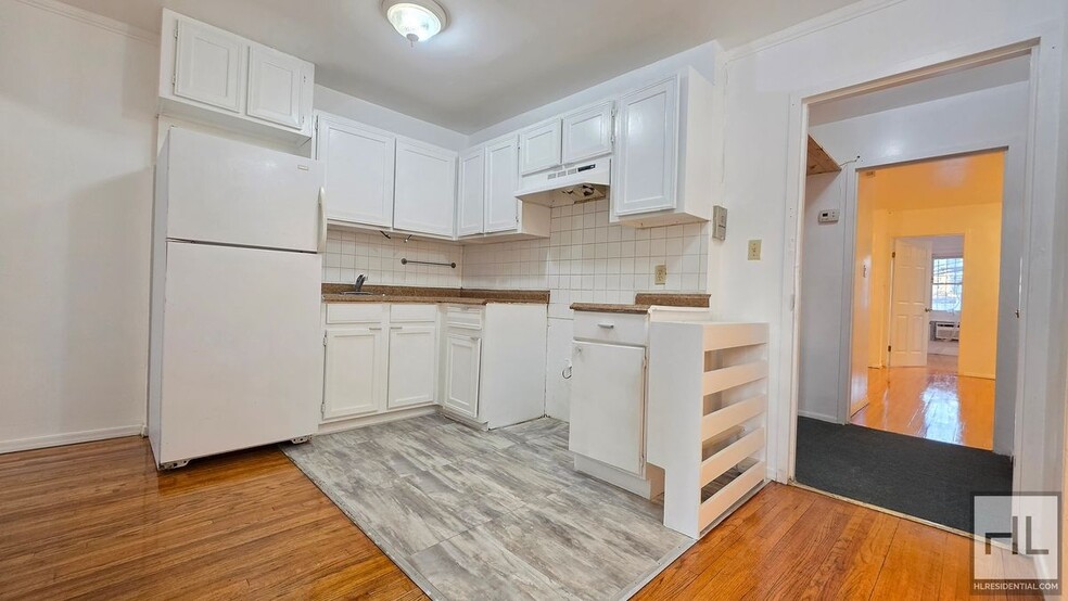 Building Photo - 9 STREET