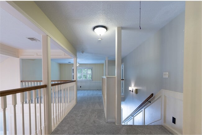 Building Photo - 9 Mallard Glen Pl