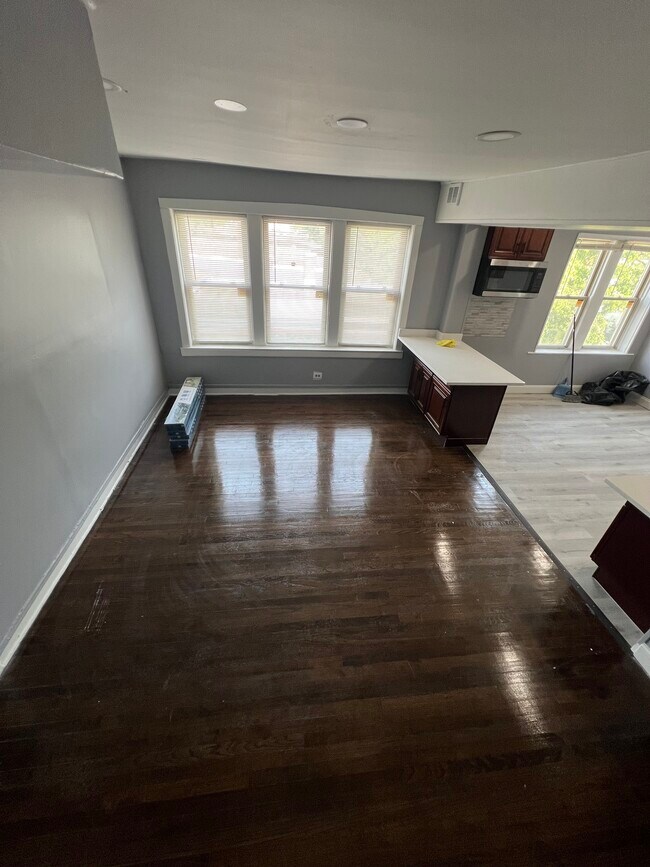 Dining Room - 3947 W Van Buren St