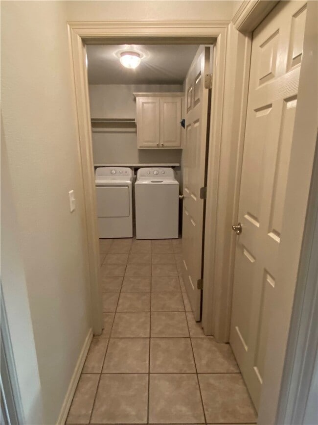 Building Photo - 2949 Bluegrass Pl