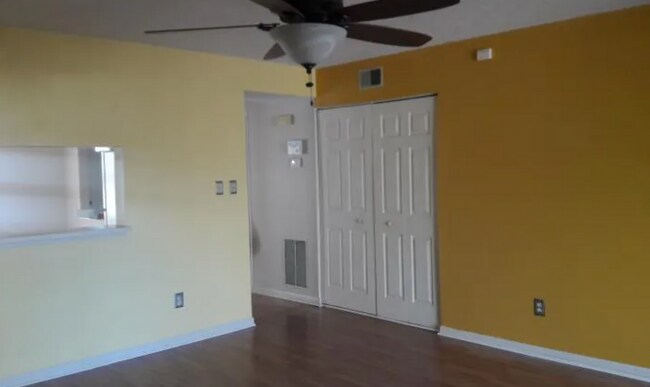 Building Photo - 9440 Lexington Cir