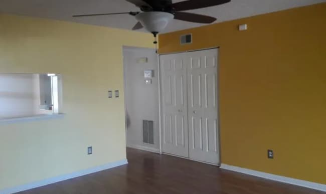 Building Photo - townhouse for rent in a great location