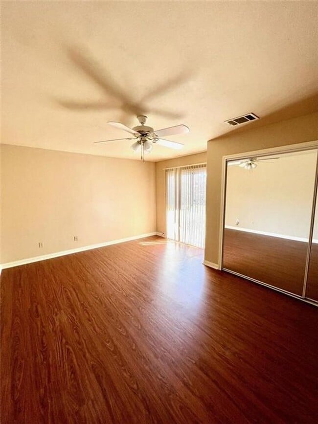 Building Photo - Arbor Village Condominium / Beautiful Update Unit / Refrigerator, Washer & Dryer included